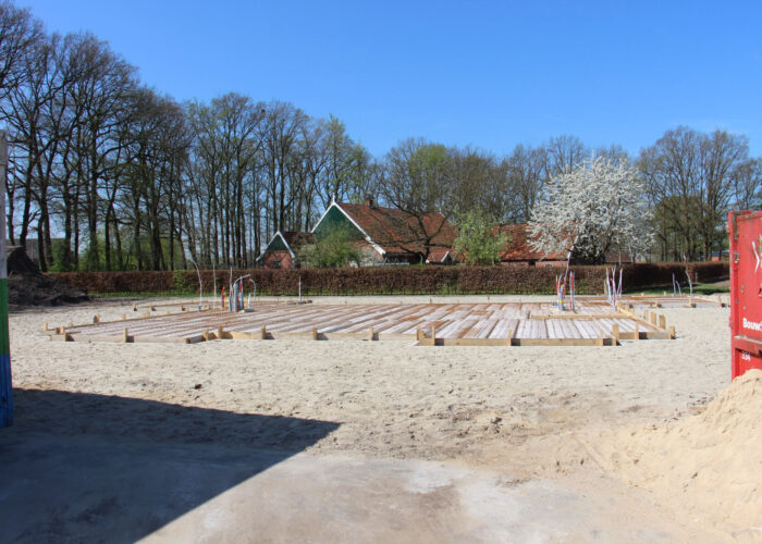 De eerste woningen